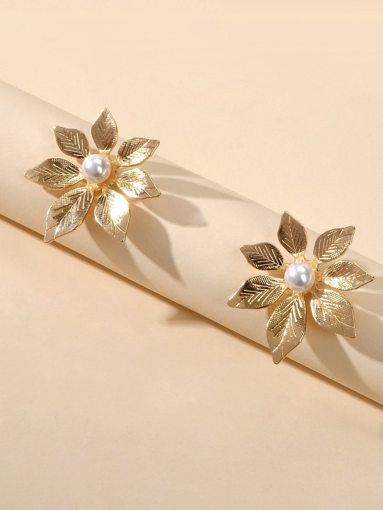 Fashion Pearl Decoration Gold Silver Leaf Hypoallergenic Stud Pierced Earrings